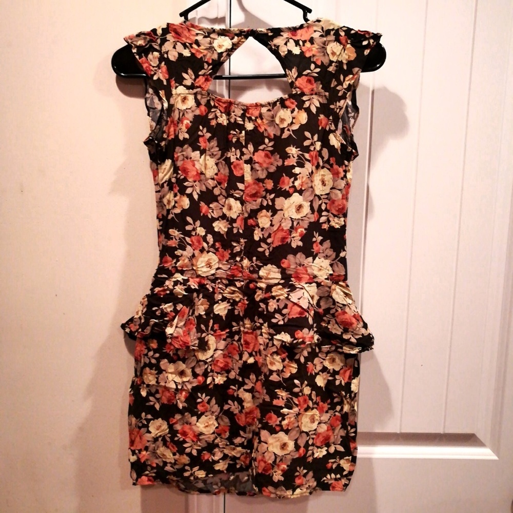 Dress - Picture 2 of 3